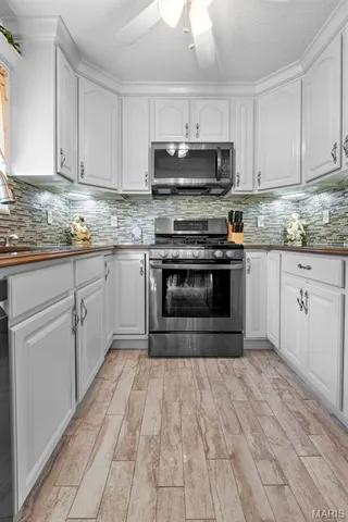 $299,000 | 212 Lon Dell Drive, Chester, IL 62233