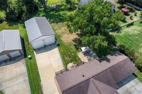 $285,000 | 212 Lon Dell Drive, Chester, IL 62233