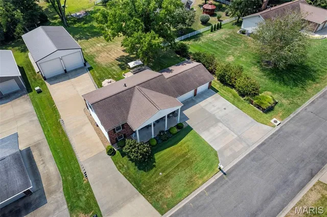 $299,000 | 212 Lon Dell Drive, Chester, IL 62233