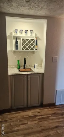 $285,000 | 212 Lon Dell Drive, Chester, IL 62233