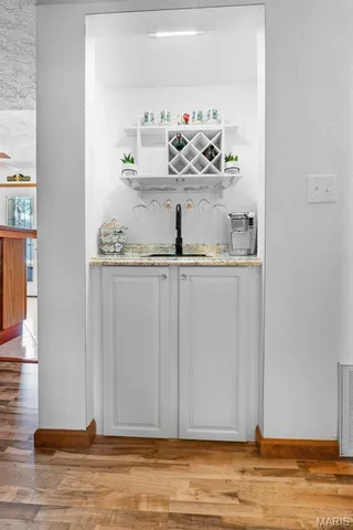 $299,000 | 212 Lon Dell Drive, Chester, IL 62233