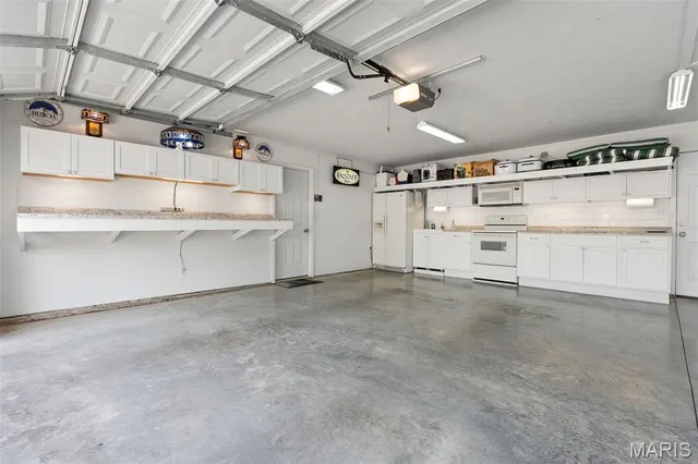 $299,000 | 212 Lon Dell Drive, Chester, IL 62233