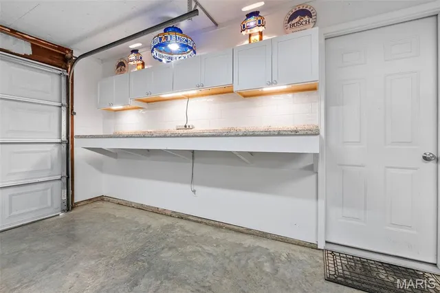 $299,000 | 212 Lon Dell Drive, Chester, IL 62233