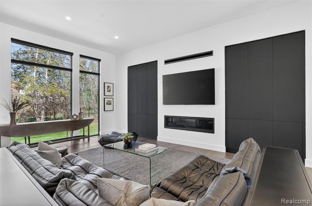 7004 Franklin Road Bloomfield Hills, MI 48301 - Photo 6 of 38 Gallery Image 6