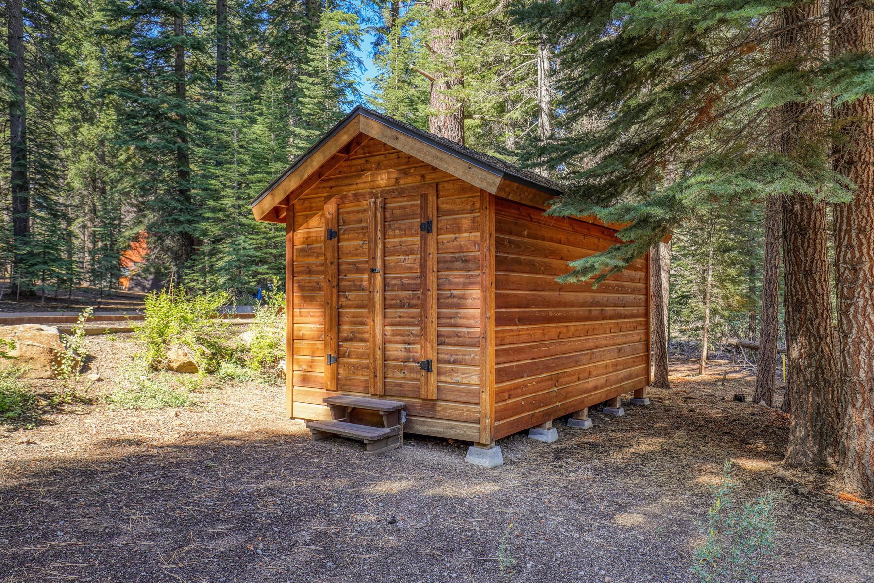 11325 Thelin Drive Truckee, CA 96161 - Photo 19 of 21 a view of backyard with wooden fence and a large tree