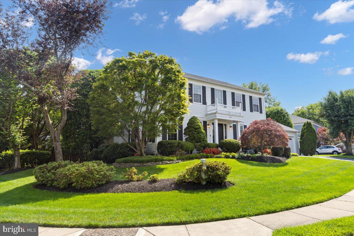 Welcome home to 1587 Kingstream