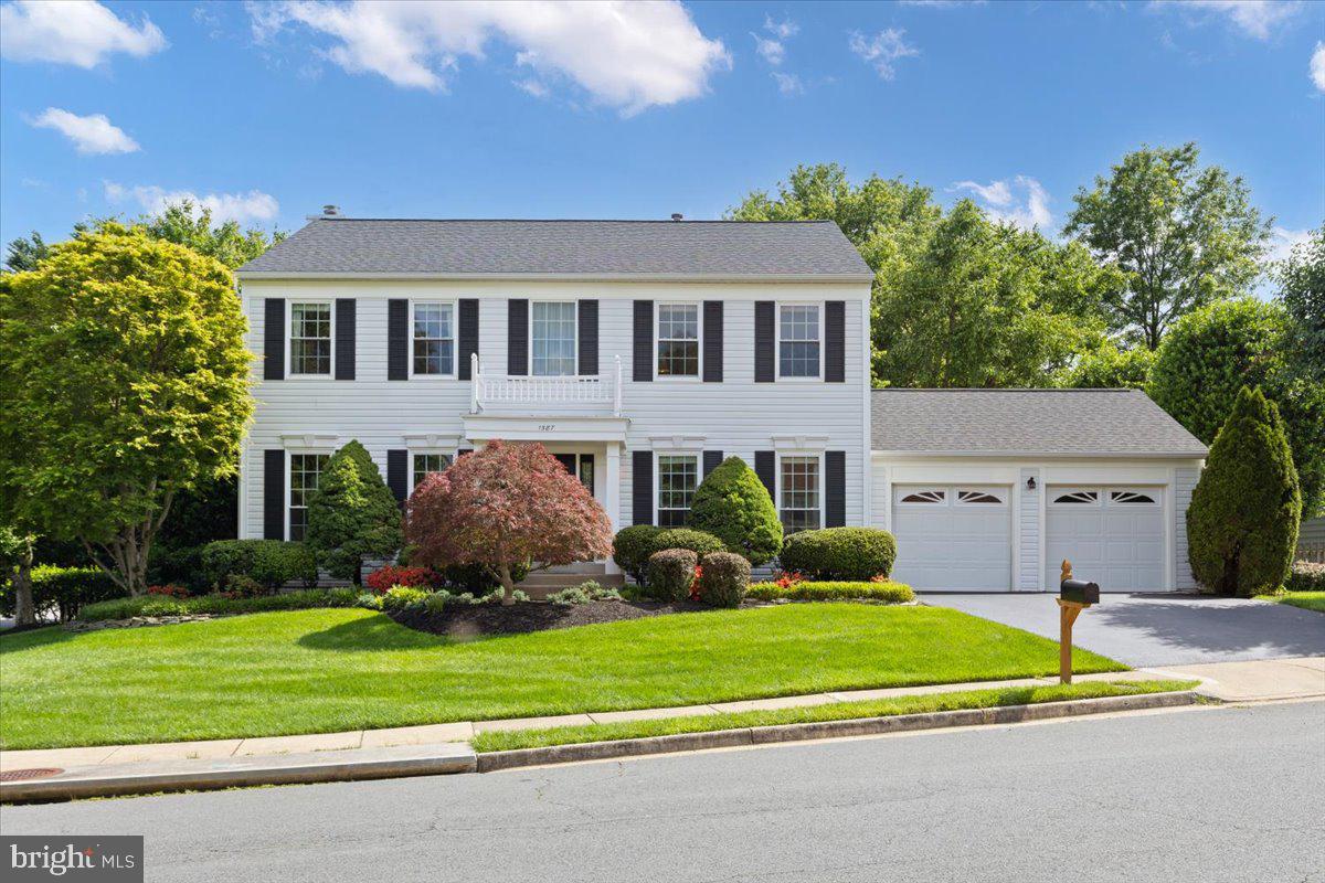 1587 Kingstream Circle Herndon, VA 20170 - Photo 3 of 65 Curb appeal galore