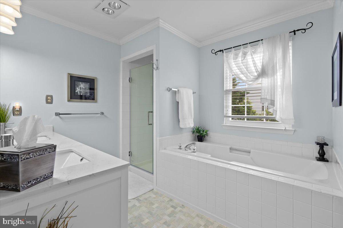 1587 Kingstream Circle Herndon, VA 20170 - Photo 35 of 65 Soaking tub and stall shower