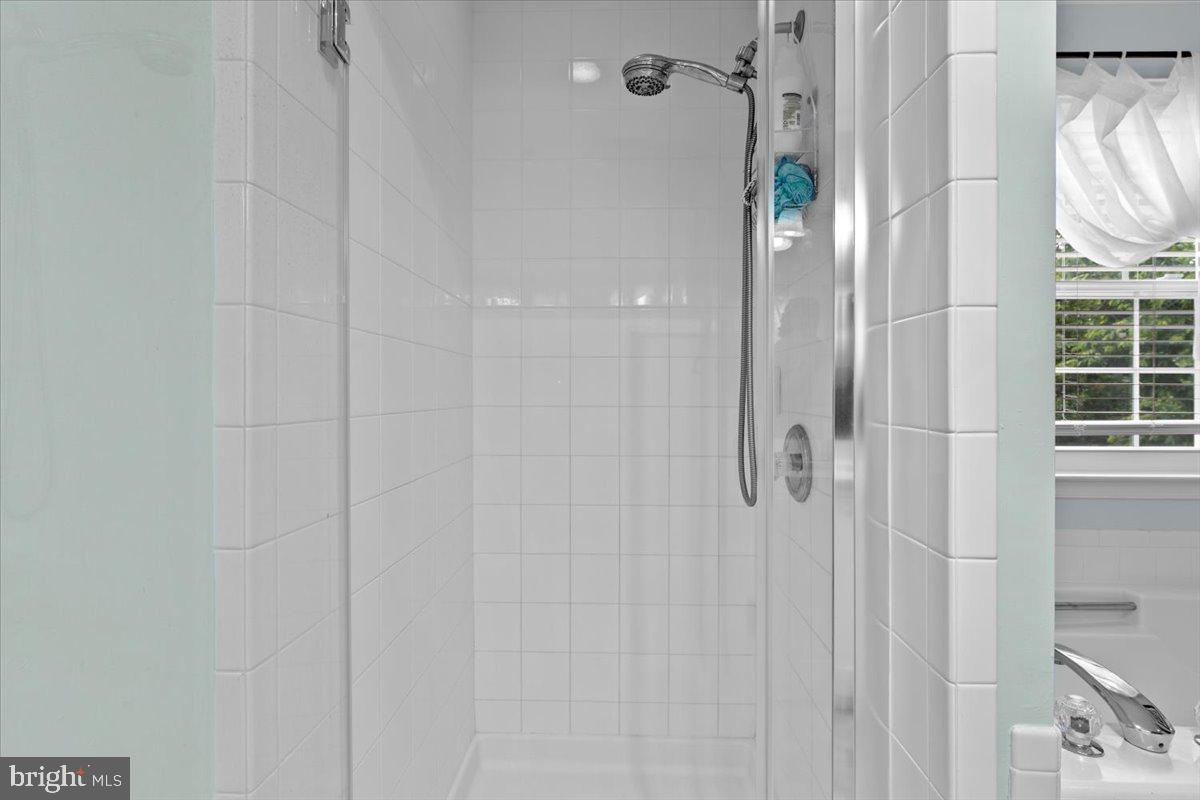 1587 Kingstream Circle Herndon, VA 20170 - Photo 36 of 65 Clean and bright fully tiled shower