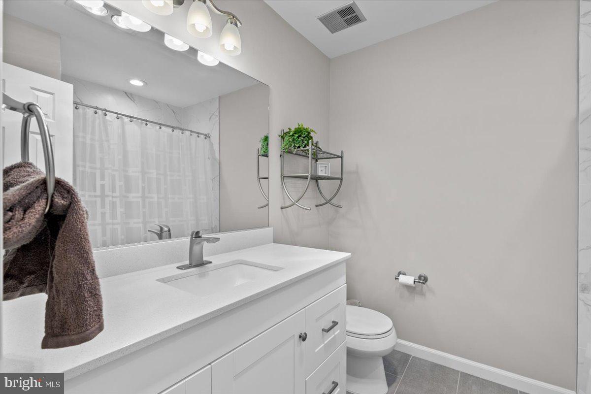 1587 Kingstream Circle Herndon, VA 20170 - Photo 42 of 65 Full bath in upper hallway