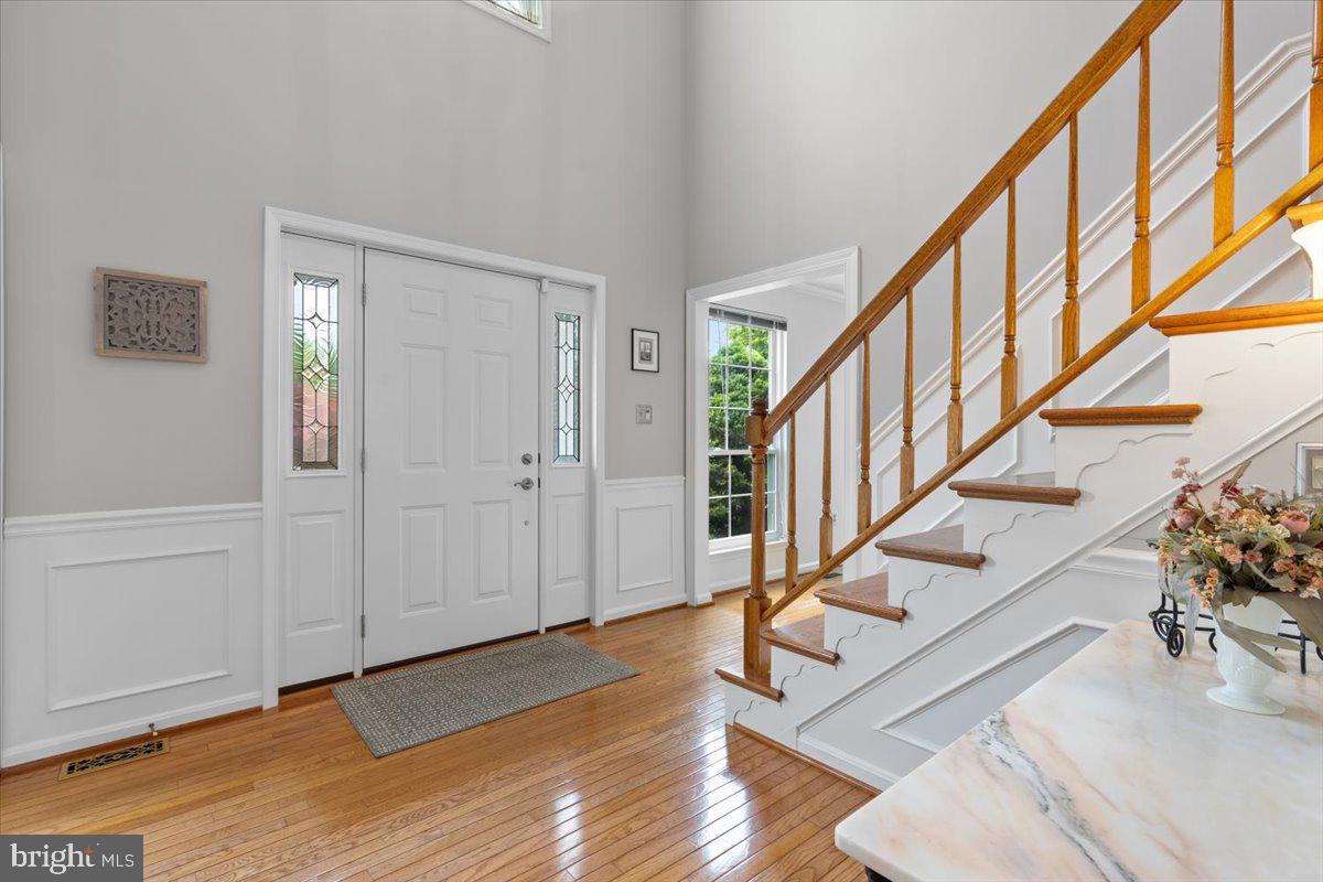 1587 Kingstream Circle Herndon, VA 20170 - Photo 6 of 65 Wide two story foyer
