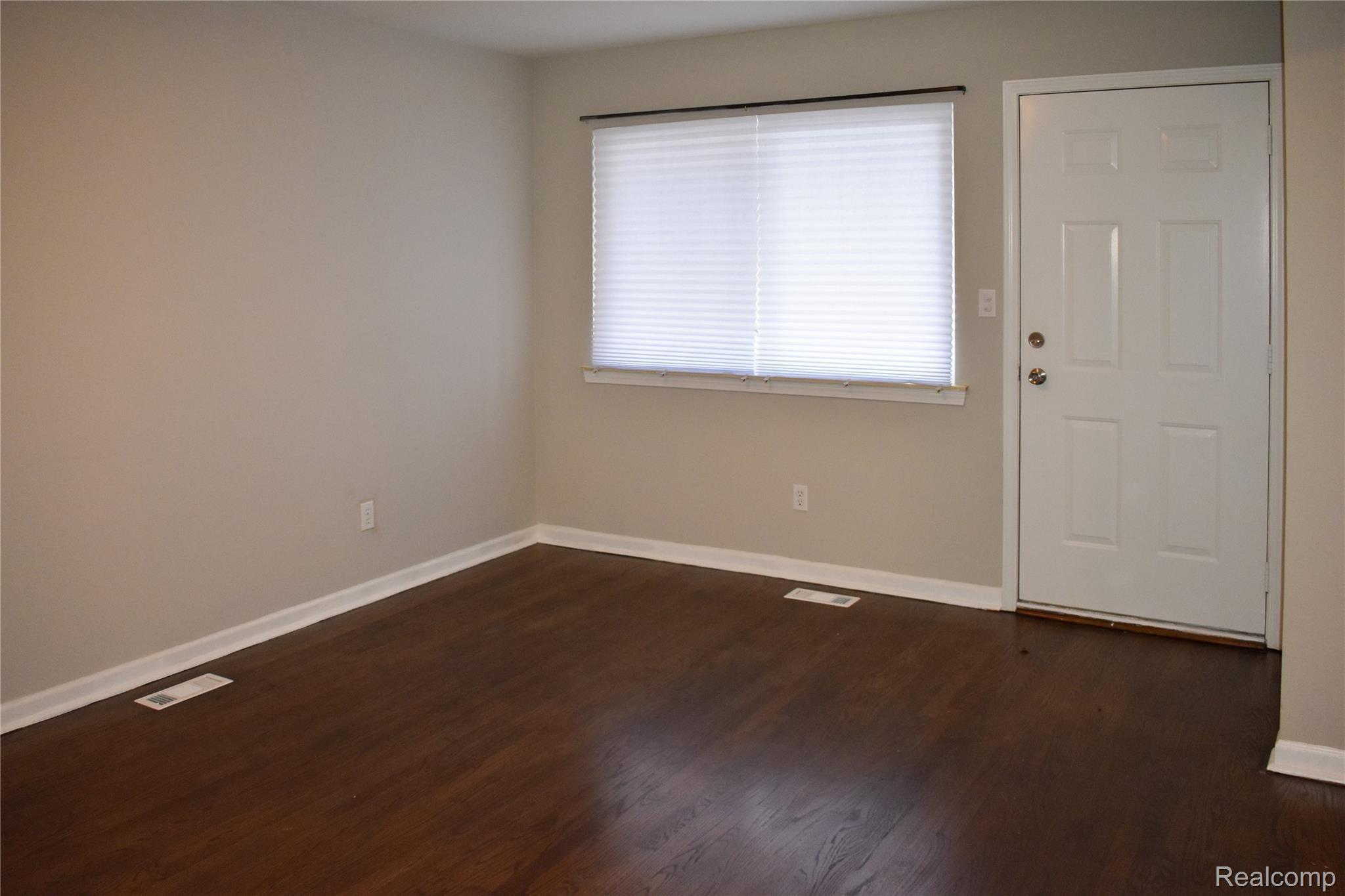 695 Kinney Road Pontiac, MI 48340 - Photo 7 of 23 Kinney-10.jpg