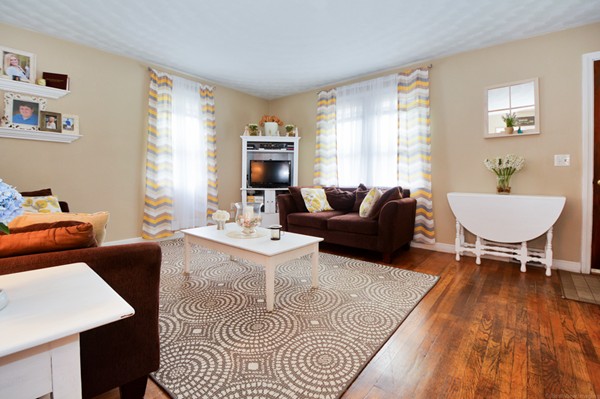 88 Northgate Road Northborough, MA 01532 - Photo 3 of 29 Gallery Image 3