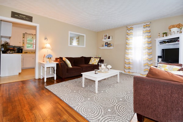 88 Northgate Road Northborough, MA 01532 - Photo 4 of 29 Gallery Image 4
