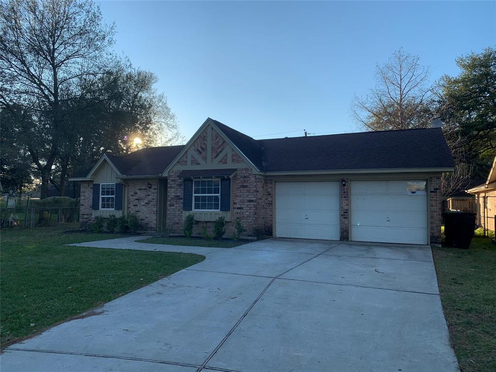 Updated rental in a great neighborhood. Granite counter tops, marble title throughout with travertine, fresh paint and converted garage for extra storage or living space.