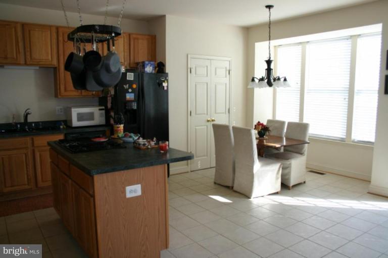 641 Springhouse Square Southeast Leesburg, VA 20175 - Photo 2 of 19 Breakfast Area