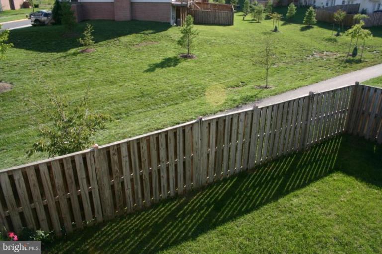 641 Springhouse Square Southeast Leesburg, VA 20175 - Photo 11 of 19 Back yard