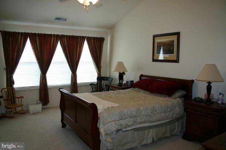 641 Springhouse Square Southeast Leesburg, VA 20175 - Photo 14 of 19 Master Bedroom