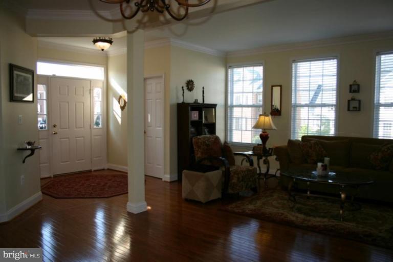 641 Springhouse Square Southeast Leesburg, VA 20175 - Photo 7 of 19 Living Room #2
