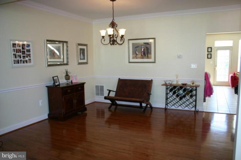 641 Springhouse Square Southeast Leesburg, VA 20175 - Photo 8 of 19 Dining Room