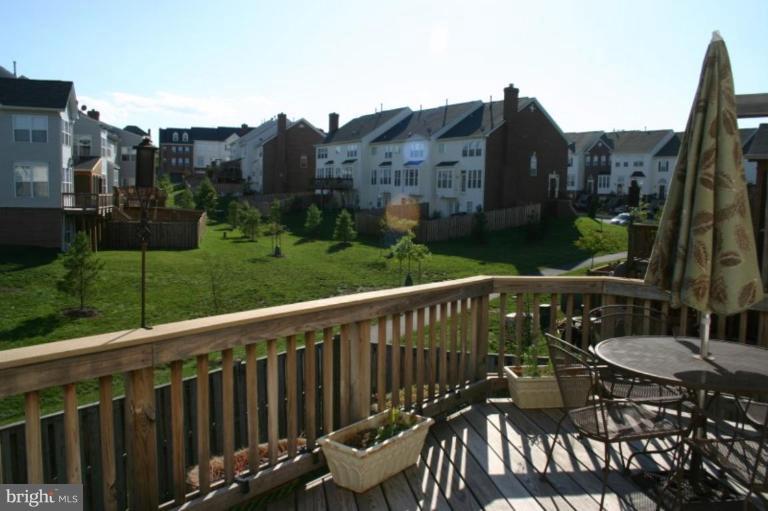 641 Springhouse Square Southeast Leesburg, VA 20175 - Photo 10 of 19 Deck