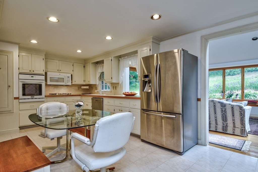 22 Heckle Street Wellesley, MA 02481 - Photo 11 of 32 Gallery Image 11