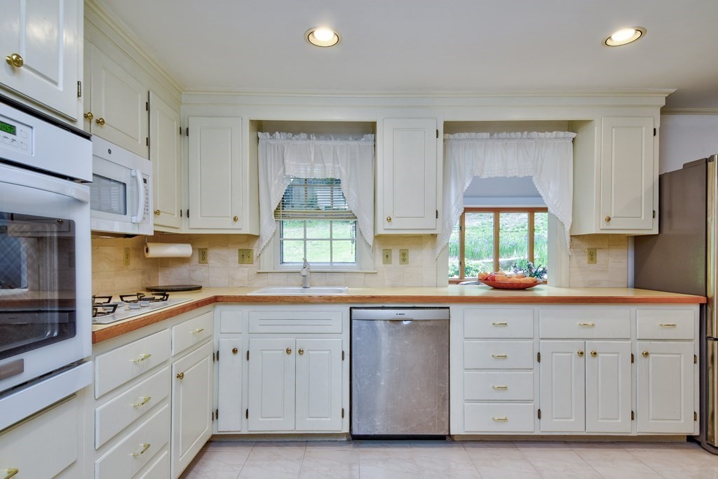 22 Heckle Street Wellesley, MA 02481 - Photo 14 of 32 Gallery Image 14