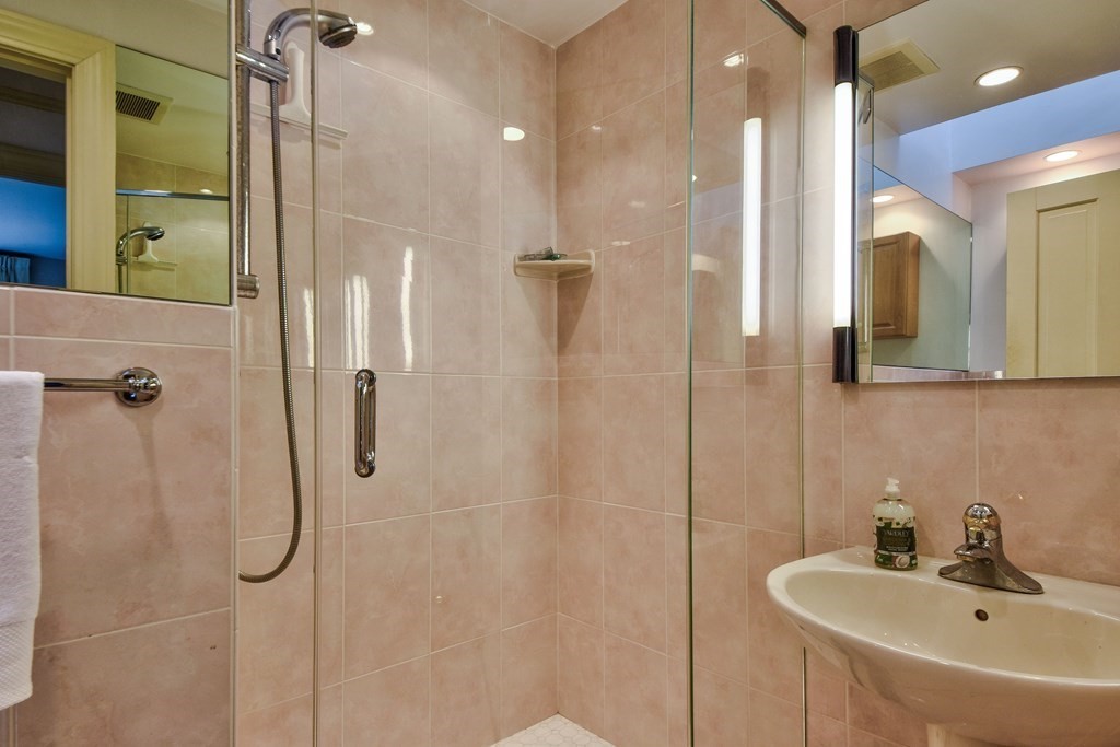 22 Heckle Street Wellesley, MA 02481 - Photo 19 of 32 Gallery Image 19
