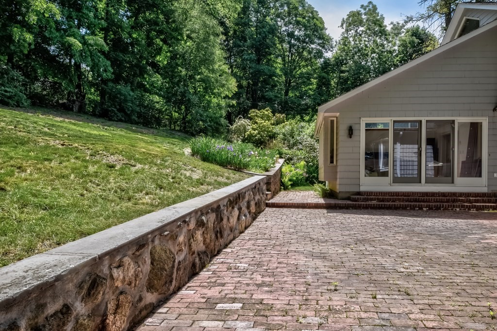 22 Heckle Street Wellesley, MA 02481 - Photo 31 of 32 Gallery Image 31