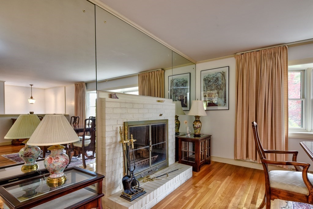 22 Heckle Street Wellesley, MA 02481 - Photo 5 of 32 Gallery Image 5