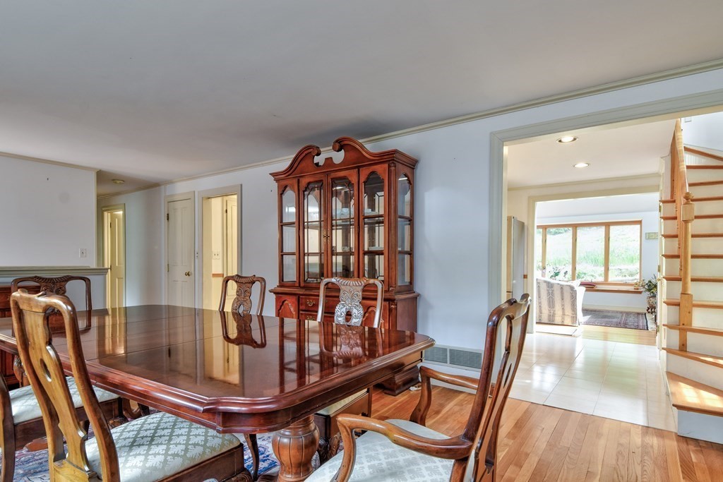 22 Heckle Street Wellesley, MA 02481 - Photo 6 of 32 Gallery Image 6
