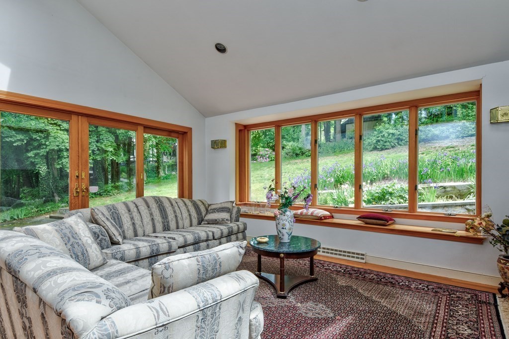 22 Heckle Street Wellesley, MA 02481 - Photo 7 of 32 Gallery Image 7