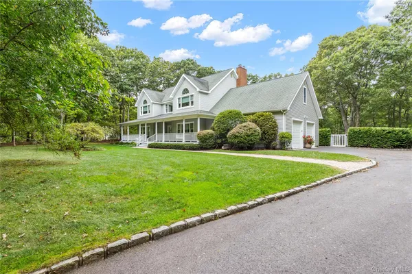 $1,849,000 | 11 Stuart Court, Hampton Bays, NY 11946