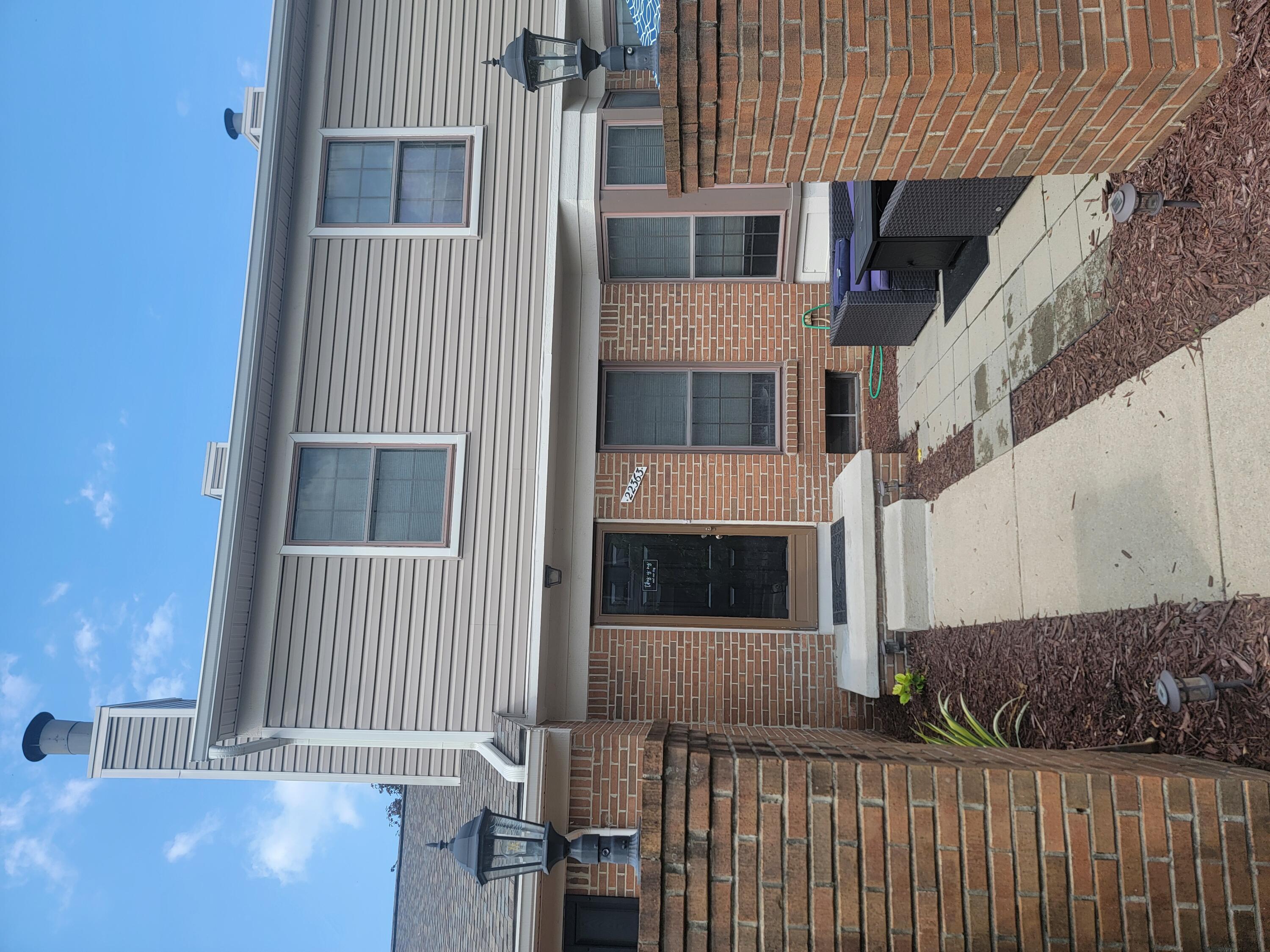 22363 Peach Tree Novi, MI 48375 - Photo 3 of 22 Front