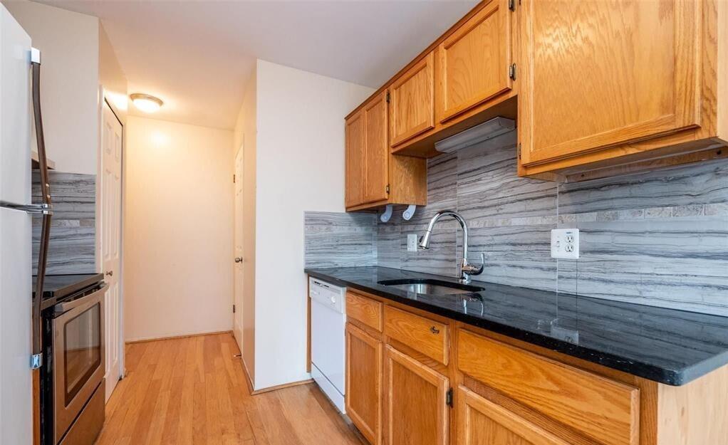 22363 Peach Tree Novi, MI 48375 - Photo 5 of 22 kitchen 2