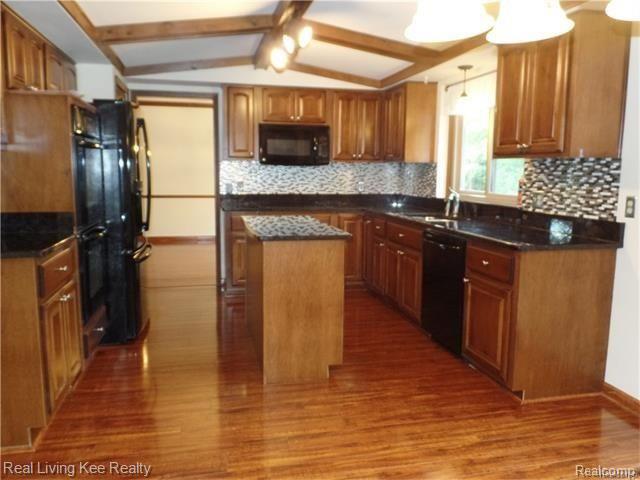 1802 Snowden Circle Rochester Hills, MI 48306 - Photo 12 of 28