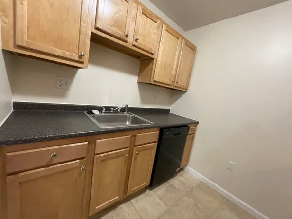 $1,945 | 100 Sentinel Court, Unit 210, Manchester, NH 03103