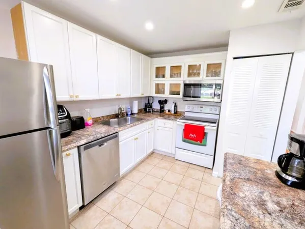 $2,200 | 21362 Juego Circle, Unit 33F, Boca Raton, FL 33433