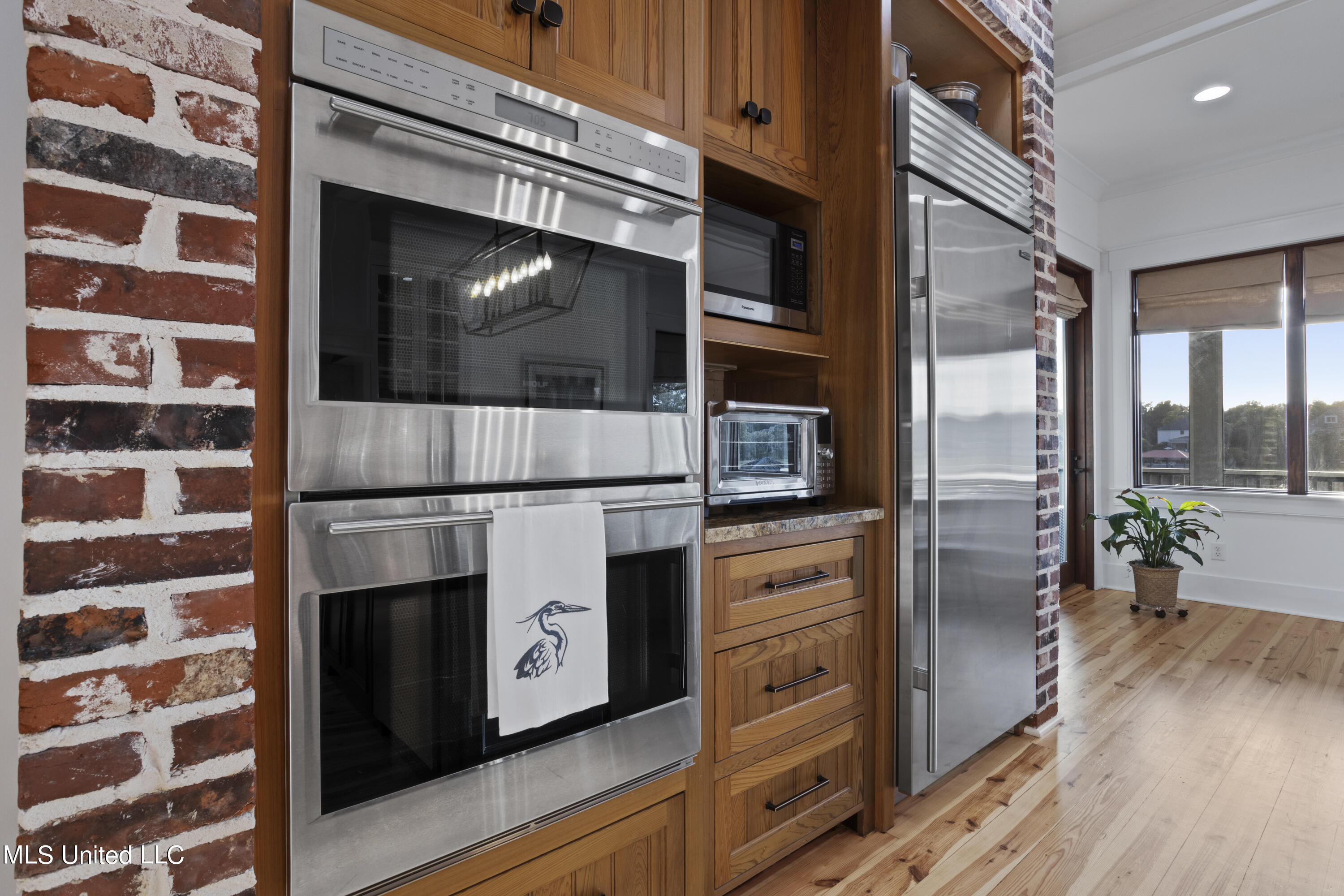 9380 Ridgeview Drive Ocean Springs, MS 39564 - Photo 20 of 69 Double Ovens