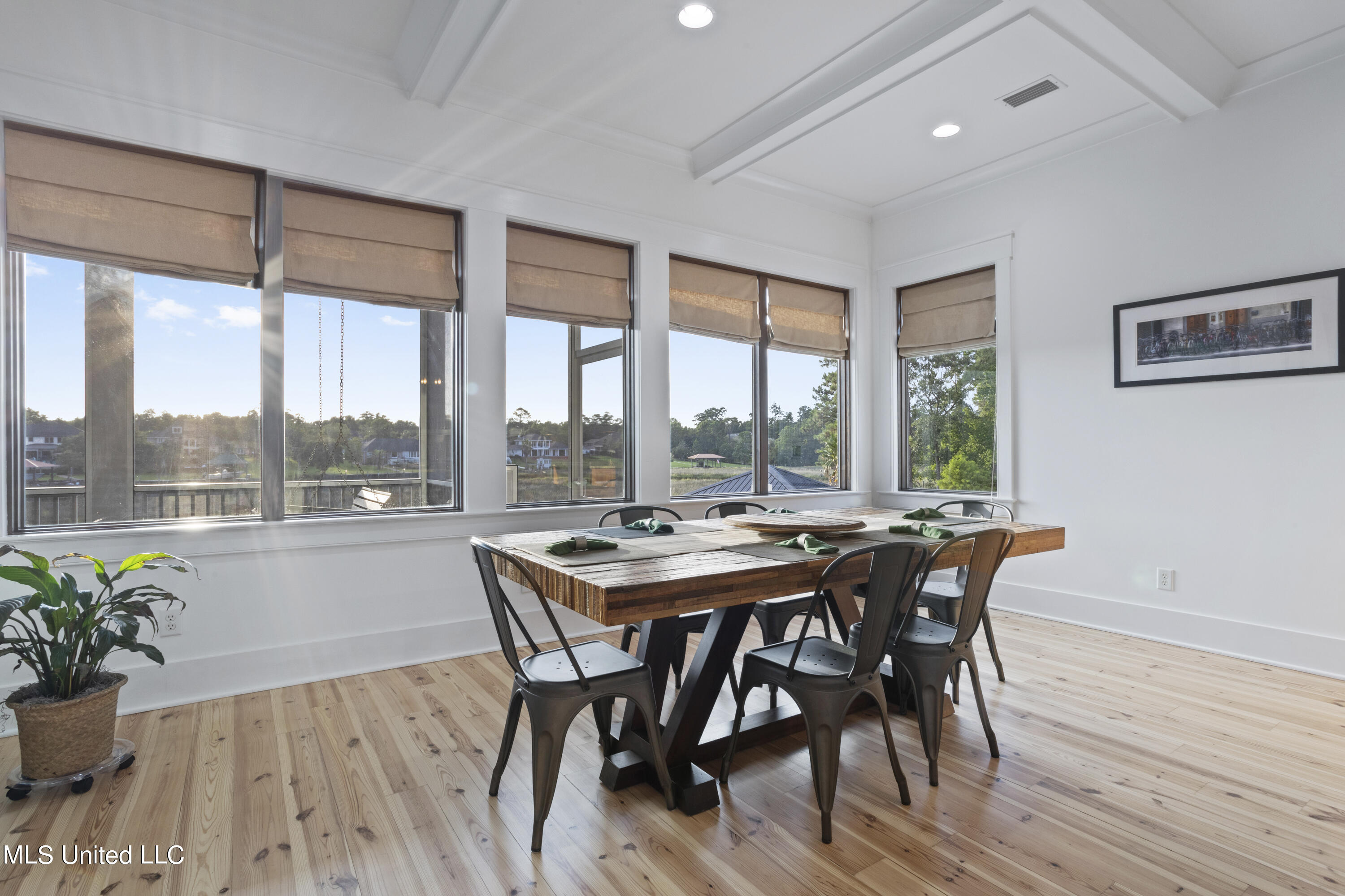 9380 Ridgeview Drive Ocean Springs, MS 39564 - Photo 22 of 69 Dining Area