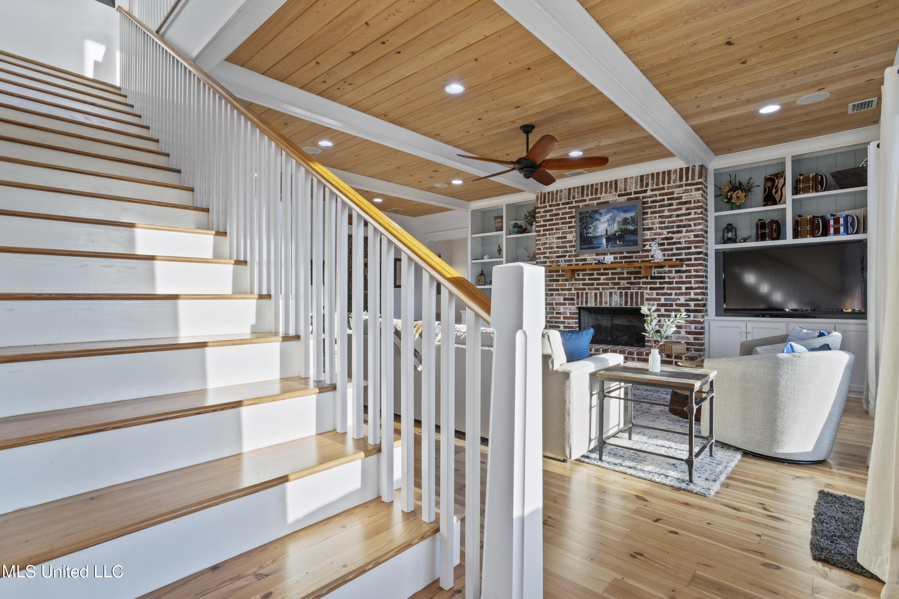 9380 Ridgeview Drive Ocean Springs, MS 39564 - Photo 31 of 69 Stairs