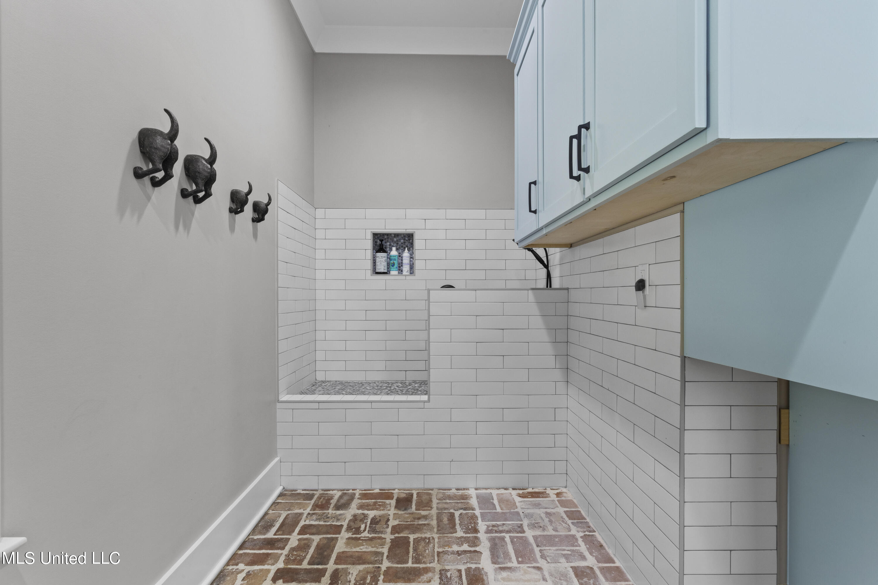 9380 Ridgeview Drive Ocean Springs, MS 39564 - Photo 45 of 69 Dog wash area in laundry room