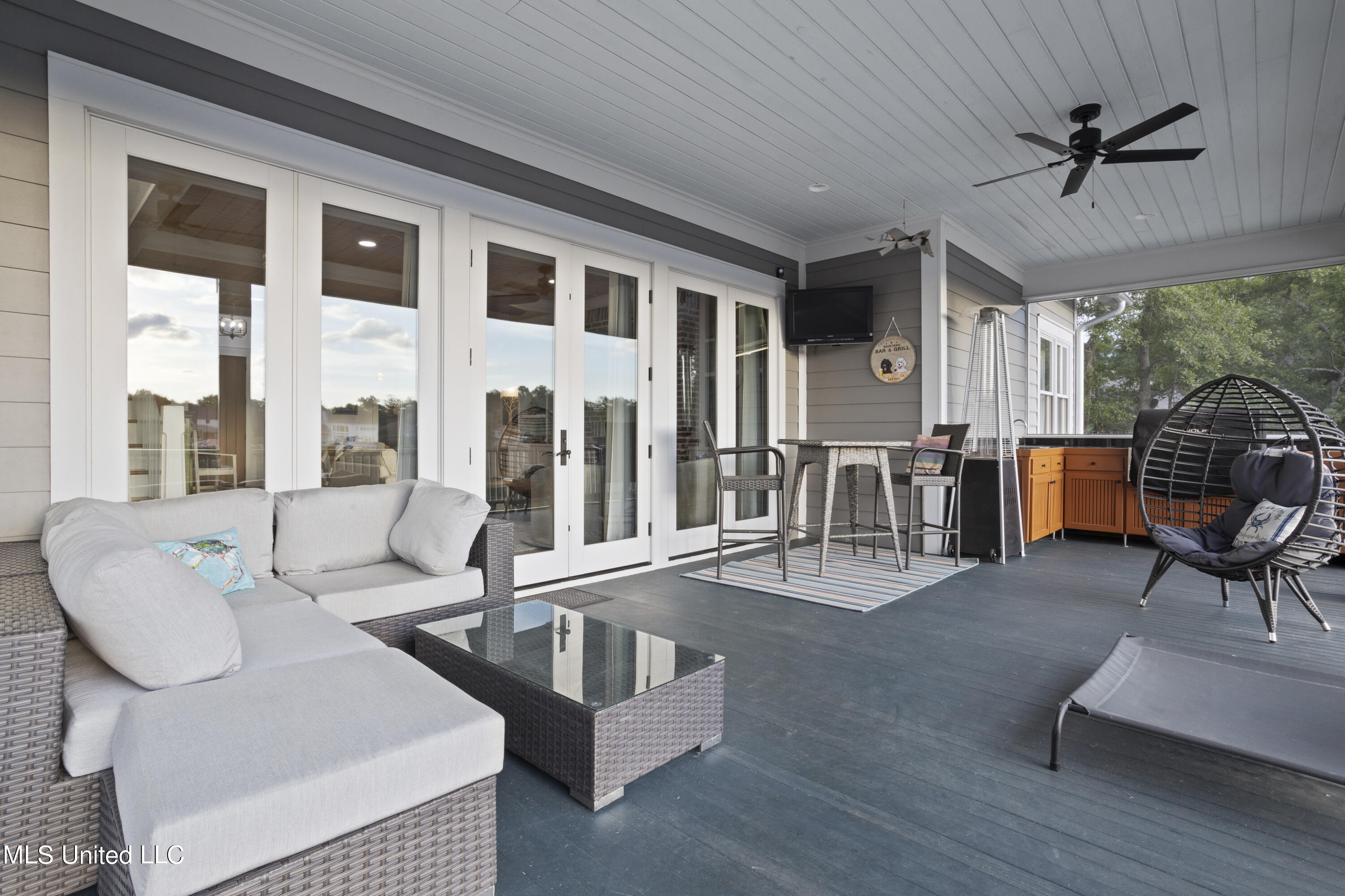 9380 Ridgeview Drive Ocean Springs, MS 39564 - Photo 47 of 69 Screened back patio