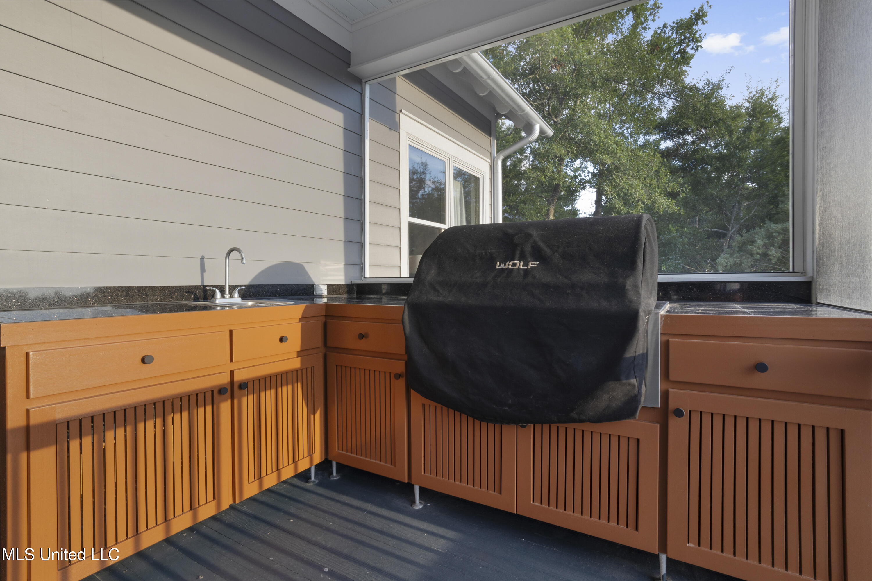 9380 Ridgeview Drive Ocean Springs, MS 39564 - Photo 48 of 69 Outdoor Grill area
