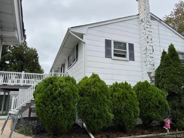a view of a house with a yard and plants