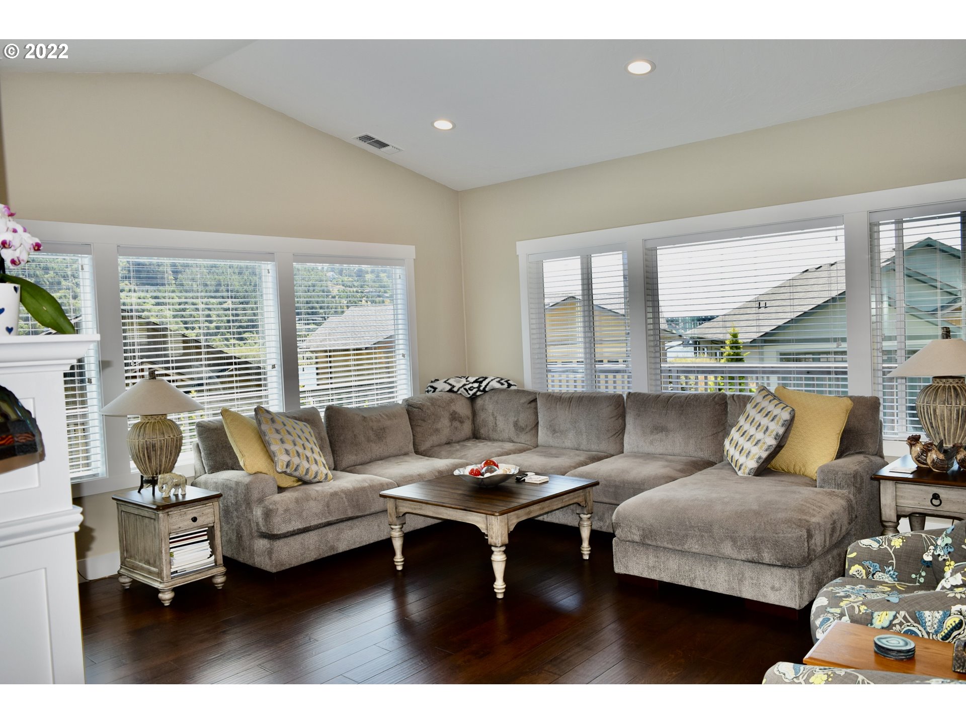 94537 Hume Road Gold Beach, OR 97444 - Photo 4 of 26 Gallery Image 4