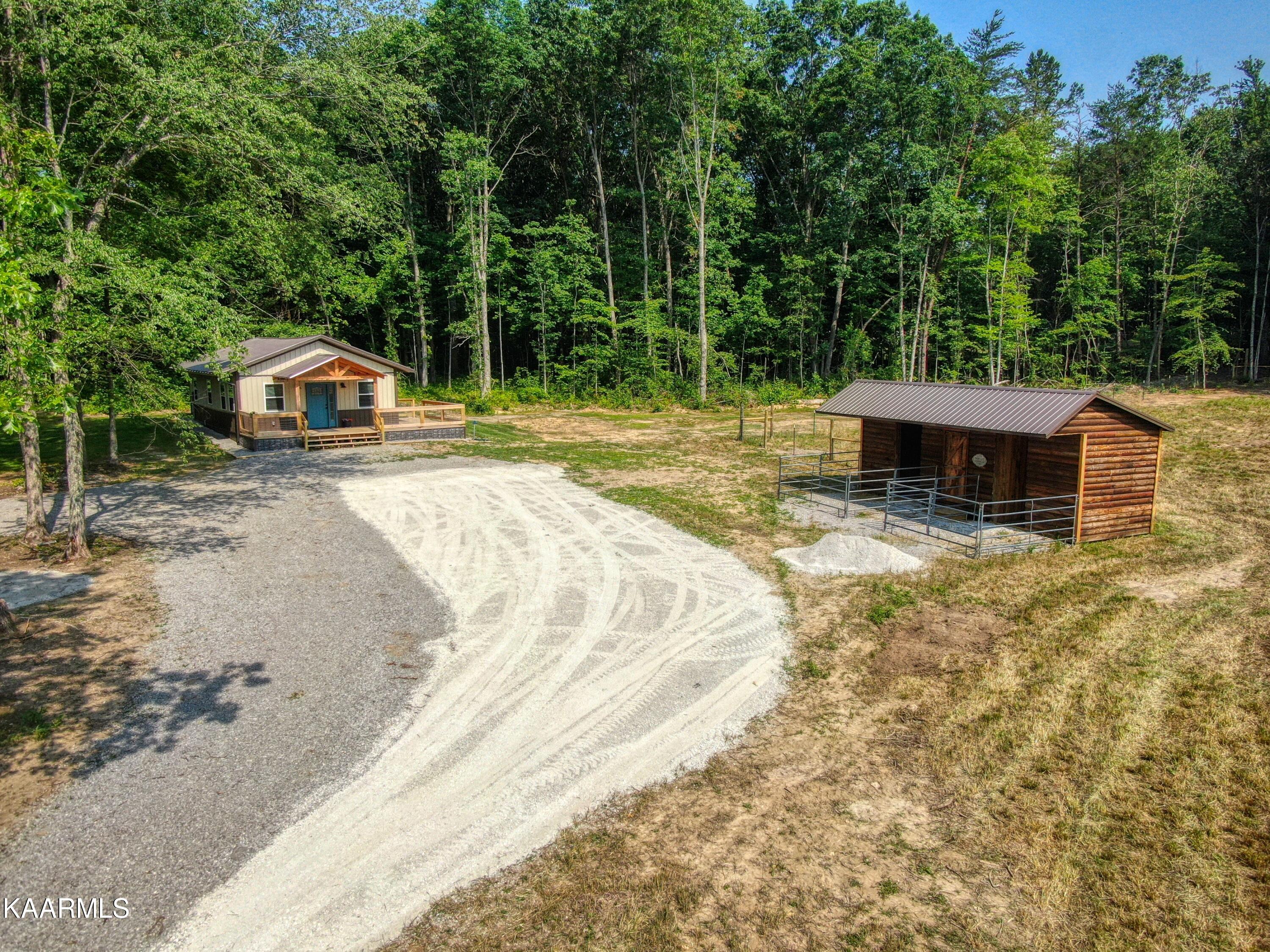 3025 Coon Hunter Lodge Road Jamestown, TN 38556 - Photo 3 of 24 l27