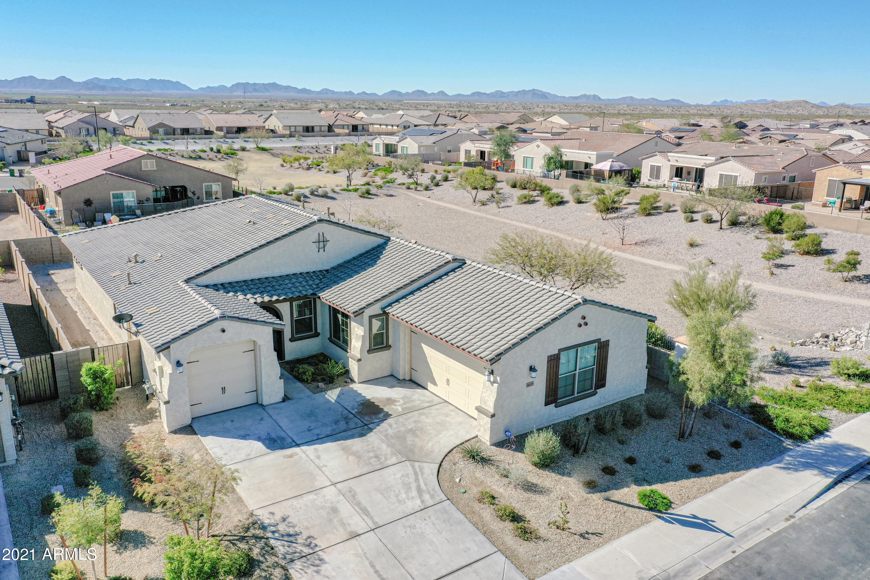 18325 West Raven Road Goodyear, AZ 85338 - Photo 3 of 59 Great Community!