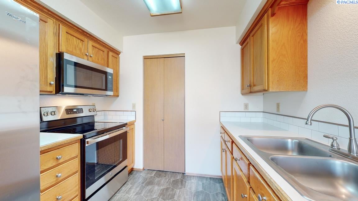 807 Ismo Loop Sunnyside, WA 98944 - Photo 8 of 22 Gallery Image 8