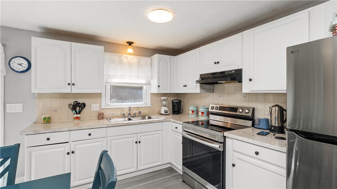 3208 Flat River Road Coventry, RI 02816 - Photo 10 of 32